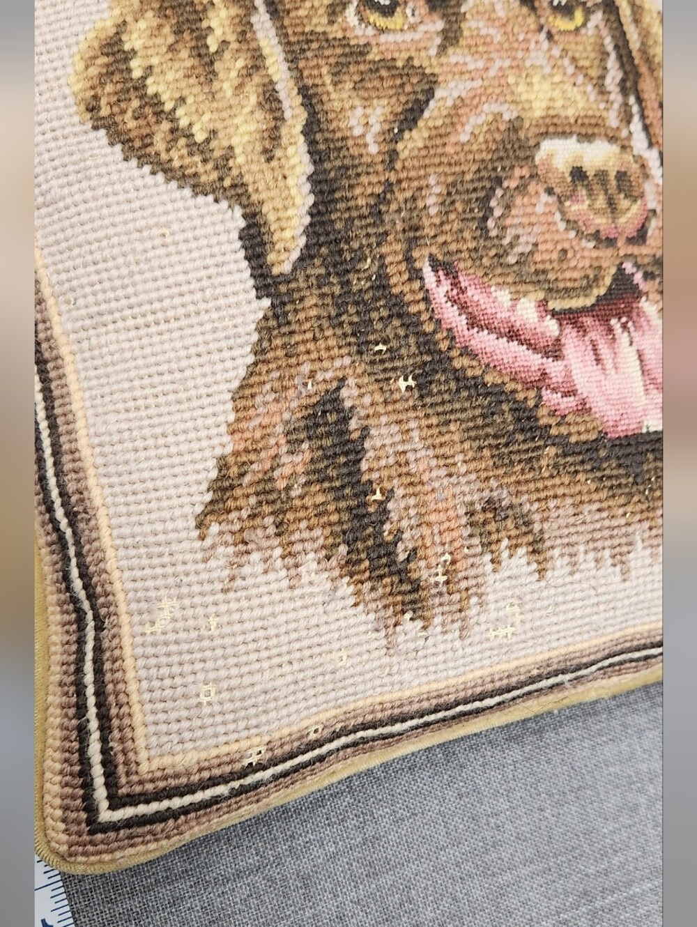 Vintage Needlepoint Labrador / Lab 10 × 10 Picture Pillow. - Picture 4 of 6